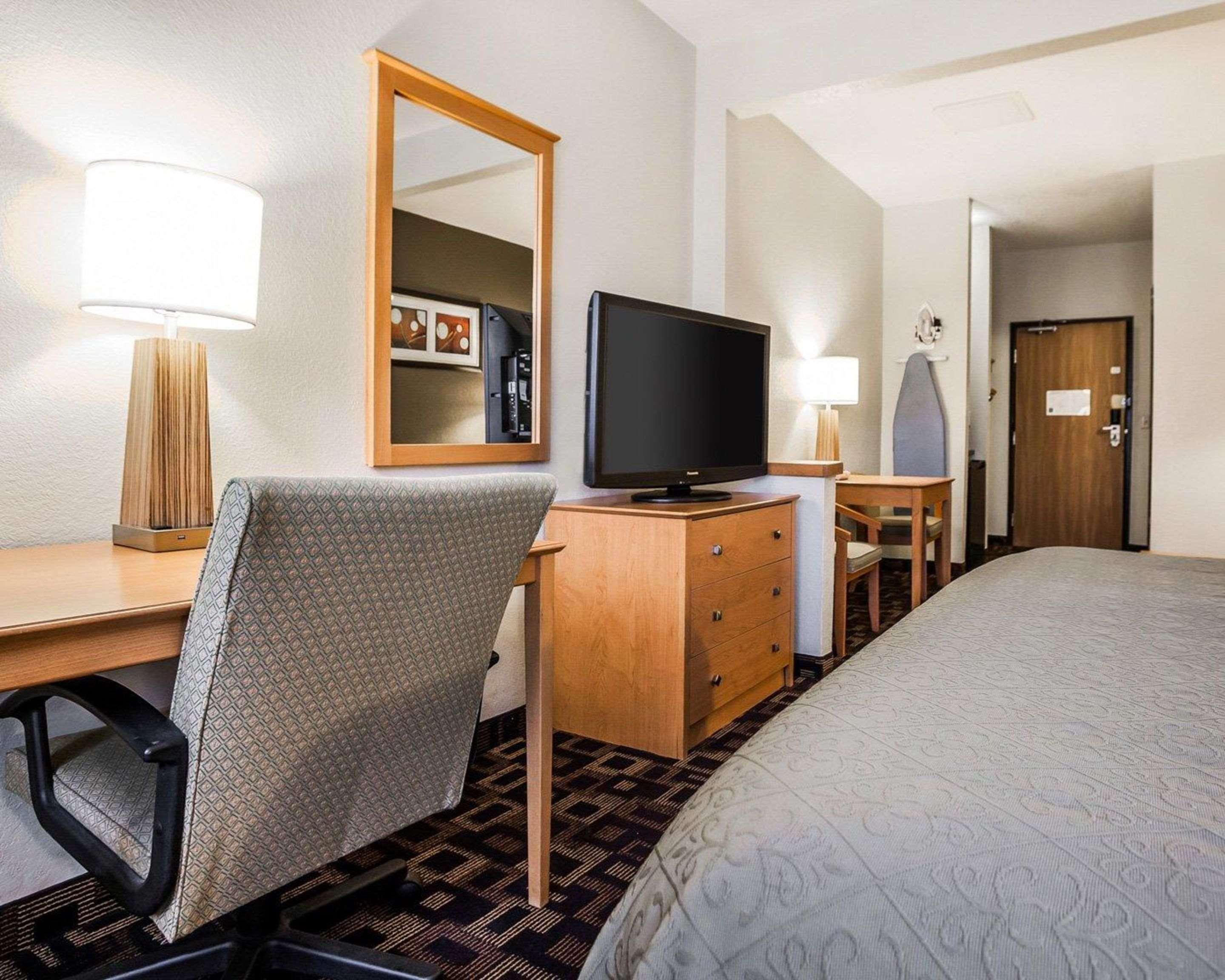 Quality Inn & Suites Des Moines Airport Εξωτερικό φωτογραφία