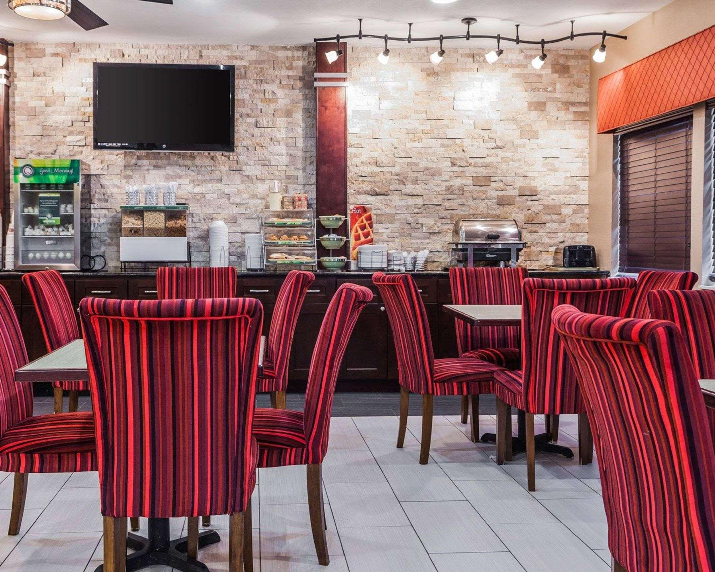 Quality Inn & Suites Des Moines Airport Εξωτερικό φωτογραφία