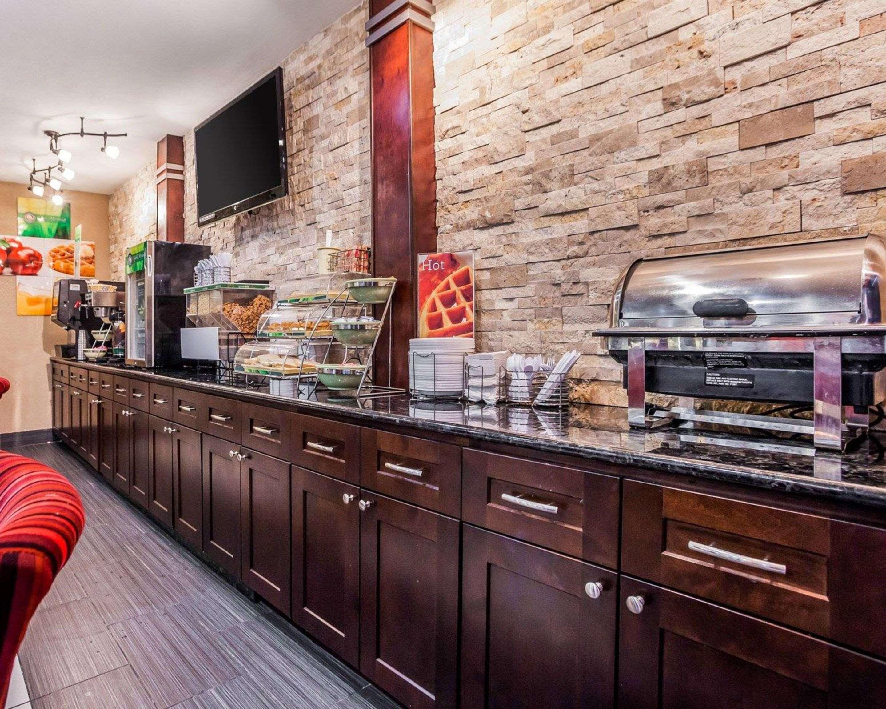 Quality Inn & Suites Des Moines Airport Εξωτερικό φωτογραφία