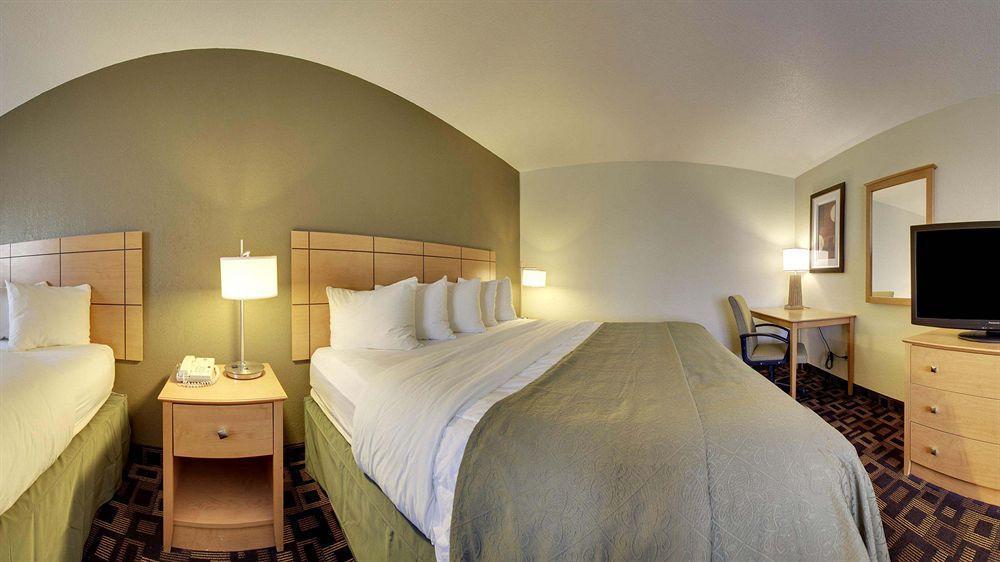 Quality Inn & Suites Des Moines Airport Εξωτερικό φωτογραφία